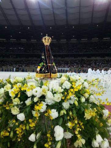 Coroa O De Nossa Senhora Destaque Na Torcida De Deus Em Bh A