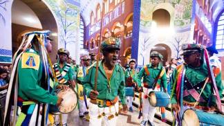 Grupos de Congadas no Santuário Nacional. Foto: Thiago Leon