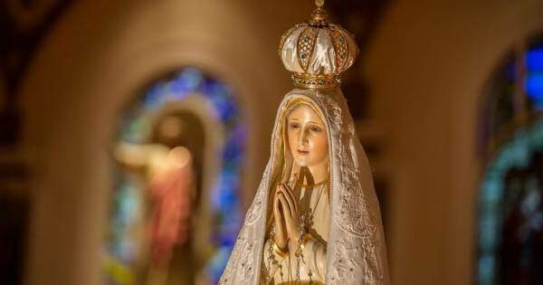 Fátima: A treze de maio na cova da Iria, no céu aparece a Virgem Maria