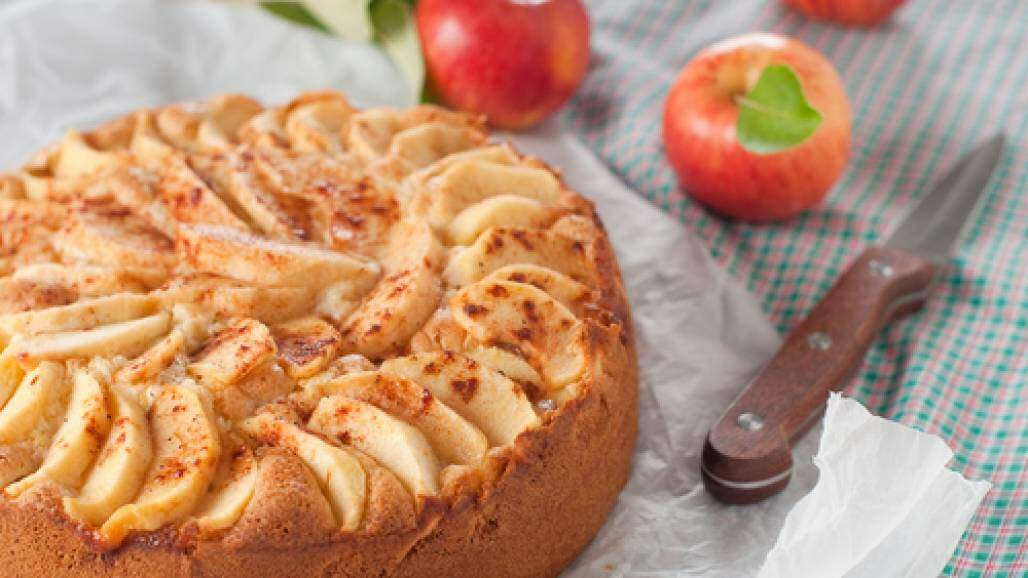 bolo de maçã (Shutterstock) bolo de maçã (Shutterstock)