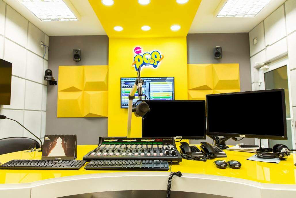 estudio-radio-pop (Juan Ribeiro / Divulgação Rede Aparecida) estudio-radio-pop (Juan Ribeiro / Divulgação Rede Aparecida)