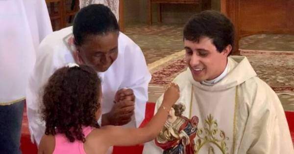 Conheça o Padre Felipe de Castro, um jovem sacerdote