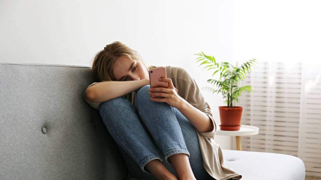 solitario, sozinho, cansado, triste, abandonado, depressão (shutterstock) solitario, sozinho, cansado, triste, abandonado, depressão (shutterstock)
