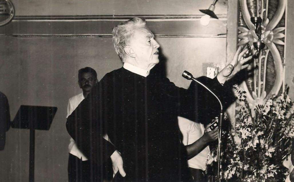Padre Vítor Coelho na Rádio Aparecida (Comissão do Patrimônio Histórico Provincial ) Padre Vítor Coelho na Rádio Aparecida (Comissão do Patrimônio Histórico Provincial )