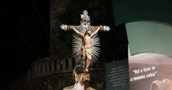 Me conte alguma curiosidade ou fato sobre Bom Jesus da Lapa, Deixe