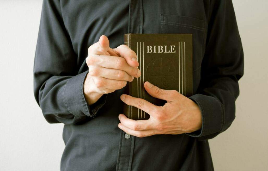 bíblia ao pé da letra, fundamentalismo (M-SUR/Shutterstock) bíblia ao pé da letra, fundamentalismo (M-SUR/Shutterstock)