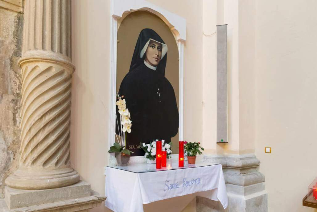 Santa Faustina (Shutterstock/ Alexey Pevnev) Santa Faustina (Shutterstock/ Alexey Pevnev)