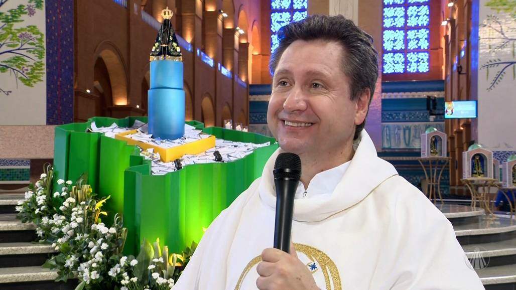 padre catalfo (Reprodução) padre catalfo (Reprodução)