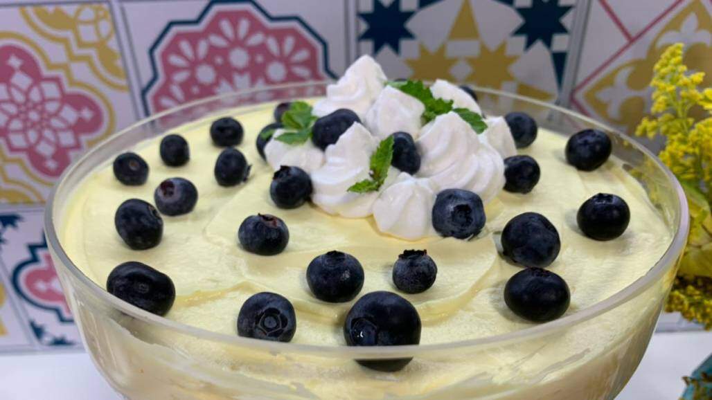 mouse-cheesecake-maracuja-mirtilo (Produção Santa Receita) mouse-cheesecake-maracuja-mirtilo (Produção Santa Receita)