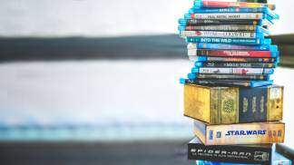 livros-empilhados livros-empilhados