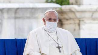 Papa Francisco usando máscara Papa Francisco usando máscara
