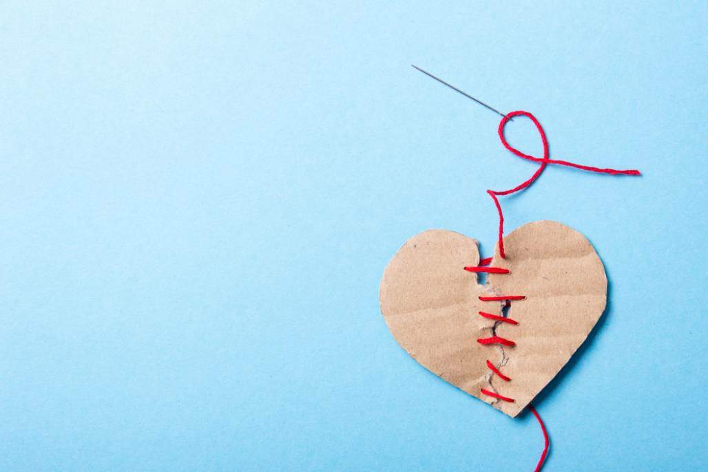 Imagem de um coração ferido, machucado (Shutterstock/ ADragan) Imagem de um coração ferido, machucado (Shutterstock/ ADragan)