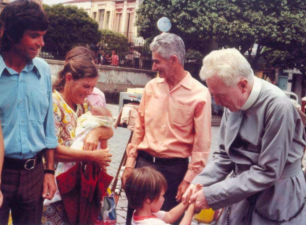 Padre Vítor em Aparecida - Scan0013 (CDM - Santuário Nacional ) Padre Vítor em Aparecida - Scan0013 (CDM - Santuário Nacional )
