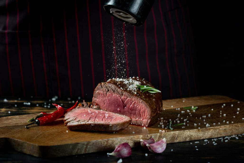 bife temperado (Anton Chernov/Shutterstock) bife temperado (Anton Chernov/Shutterstock)