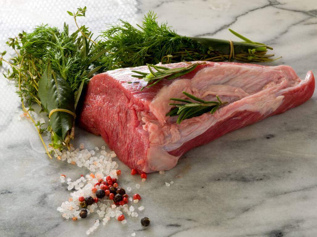 carne com zimbro (Shutterstock/marco mayer) carne com zimbro (Shutterstock/marco mayer)