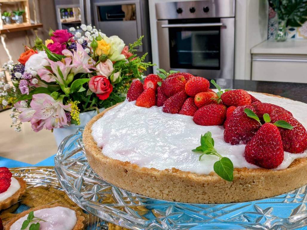 Torta creme de morangos (Produção Santa Receita) Torta creme de morangos (Produção Santa Receita)