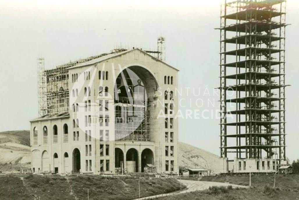 Construção da Torre Brasília - CDM Santuário Nacional (2) (CDM - Centro de Documentação e Memória | Santuário Nacional ) Construção da Torre Brasília - CDM Santuário Nacional (2) (CDM - Centro de Documentação e Memória | Santuário Nacional )