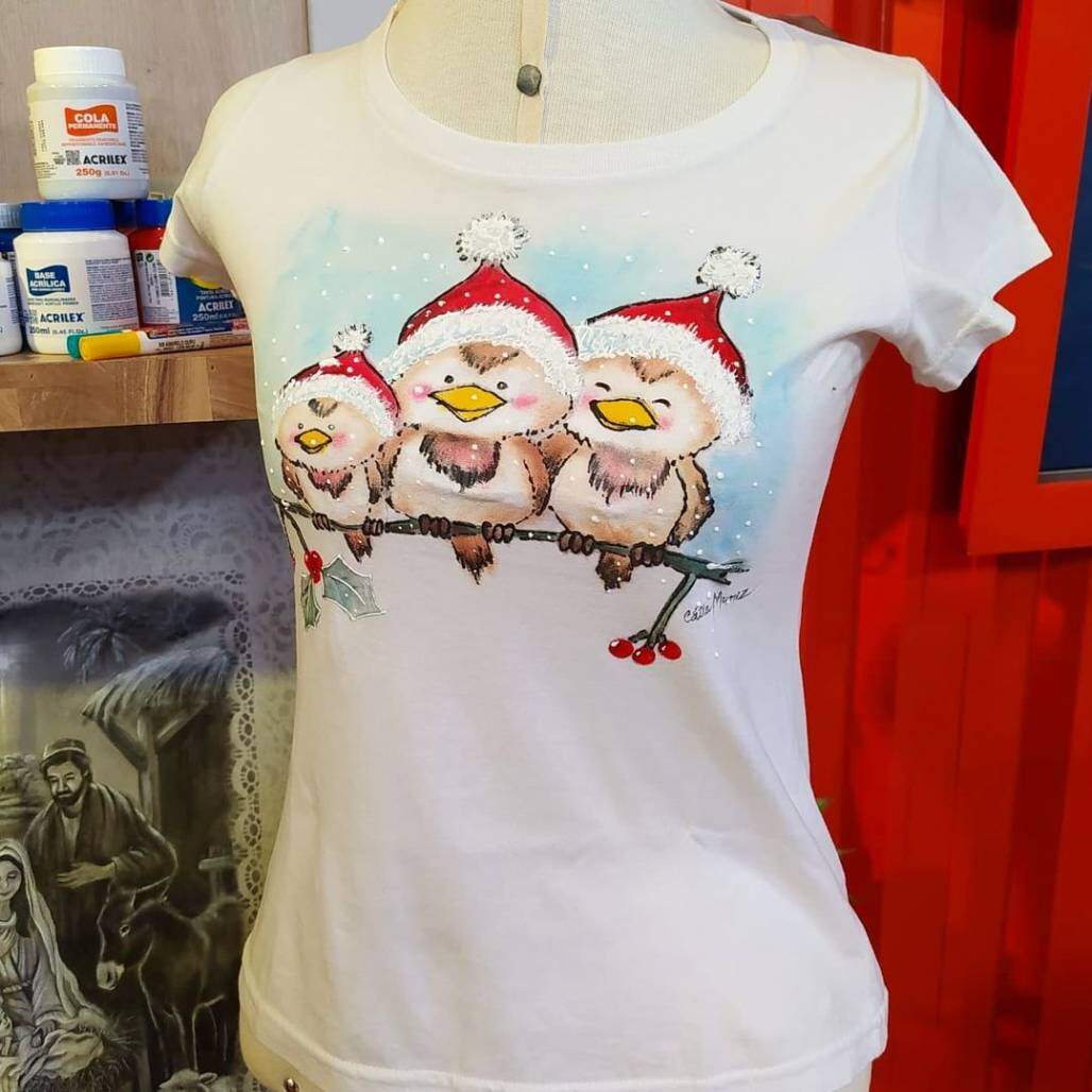 camiseta pintura natalina (Produção Faça Você Mesmo) camiseta pintura natalina (Produção Faça Você Mesmo)