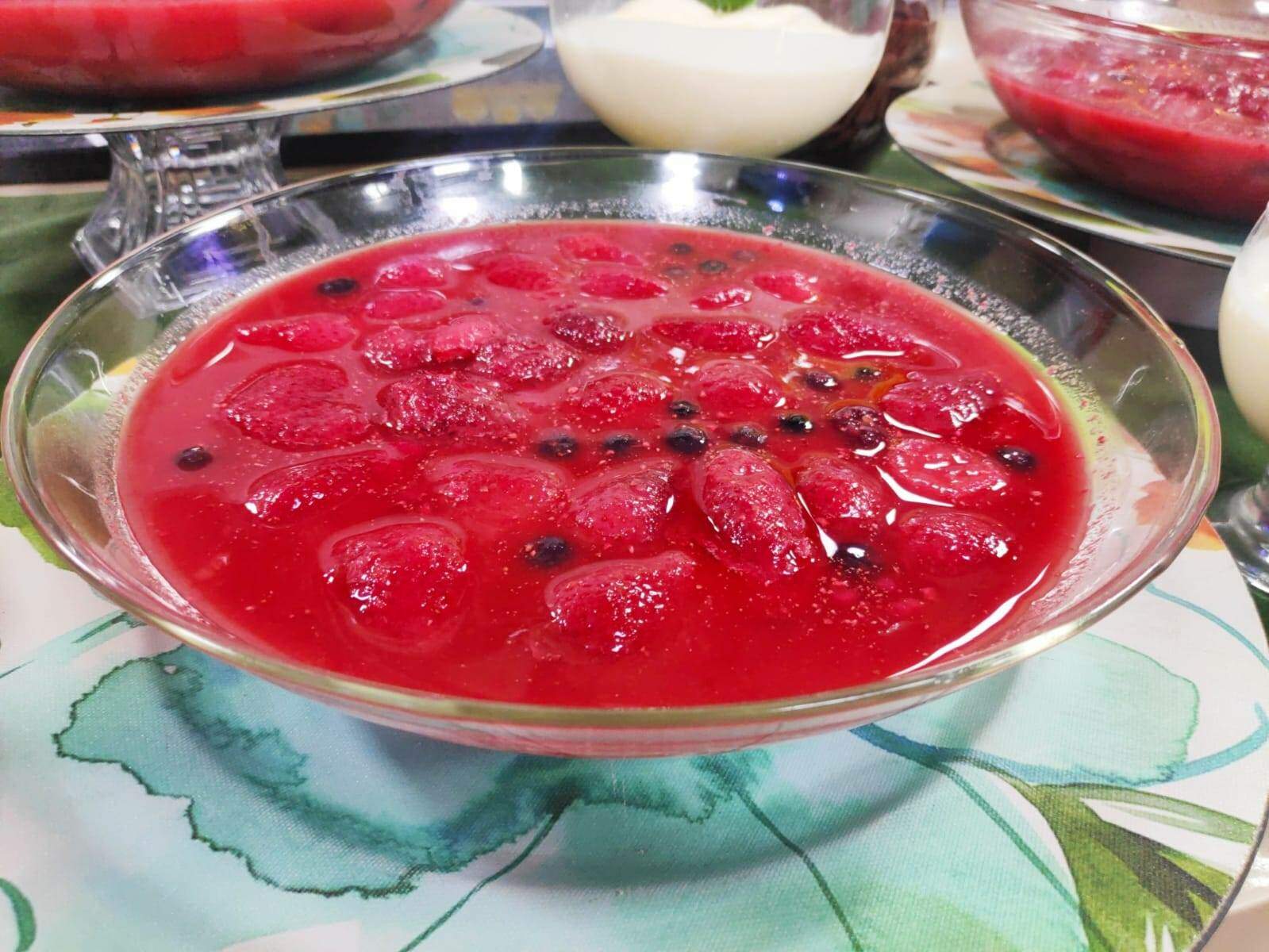 Sopa gelada de frutas vermelhas - Santa Receita