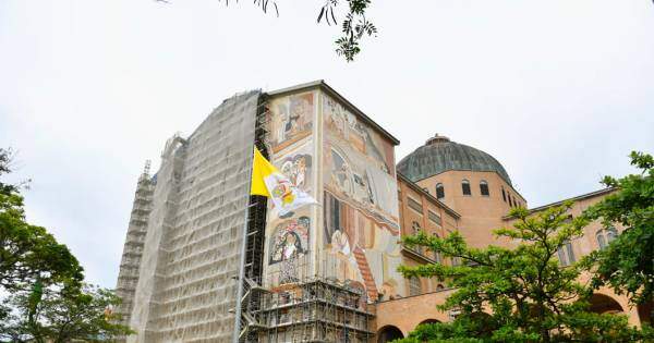 Aparecida hoje faxada da Basílica quase pronta. 