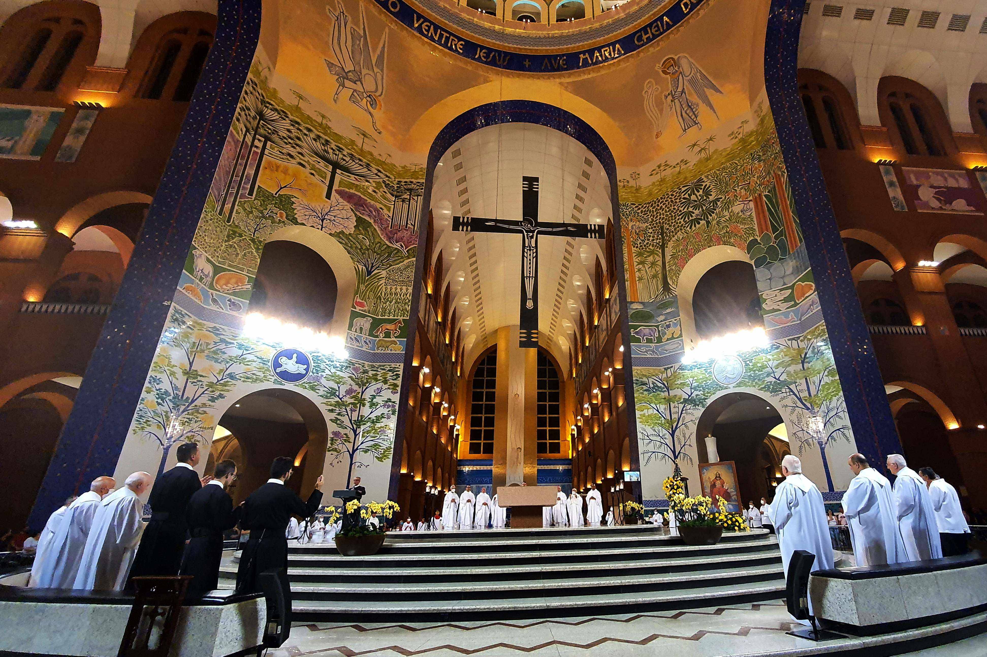 Por que ir à Igreja se eu posso rezar em casa?