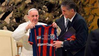 Papa Francisco com a camisa do San Lorenzo Papa Francisco com a camisa do San Lorenzo