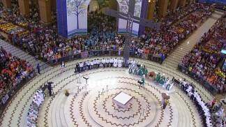 Romaria de cursilhistas se reúne em torno do Altar Central