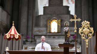 1º Dia Novena São José (07) - Pe. Camilo ao fundo