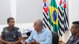 Reunião na prefeitura de Cachoeira Paulista