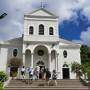 igreja-pessoas-na-frente
