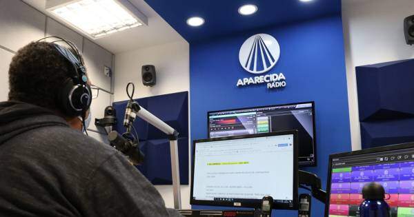 Central da Padroeira da Rádio Aparecida garante 24 horas de programação ao vivo