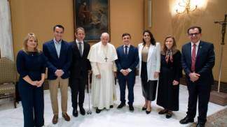 Papa-recebendo-homenagem-da-Comissão-do-Idoso-da-Câmara-dos-Deputados 