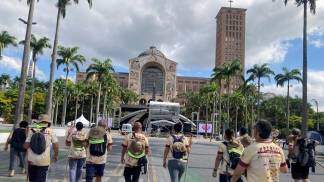 peregrinos-chegando-ao-santuario-nacional