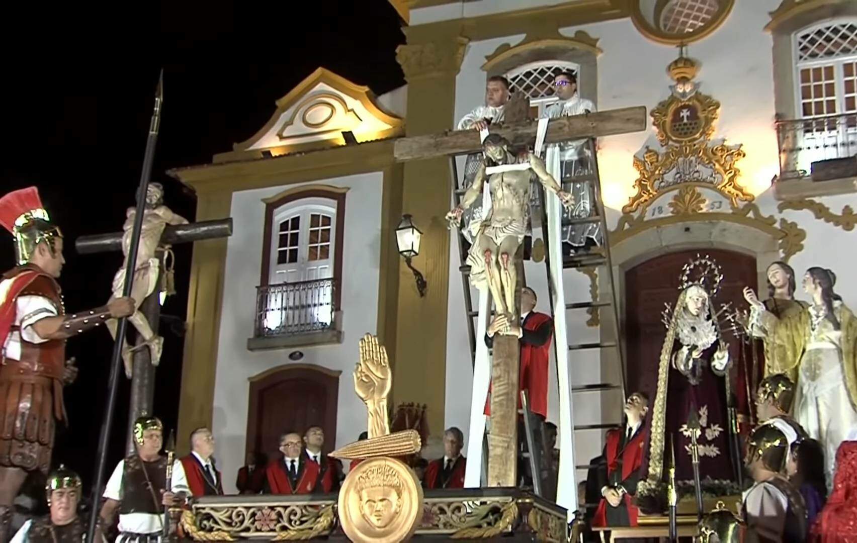 Tradicional cerimônia do Descendimento da Cruz, realizada em São João del Rei (MG)