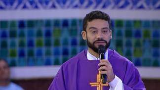 Pe. Paulinho Morais preside missa da Terça-feira Santa