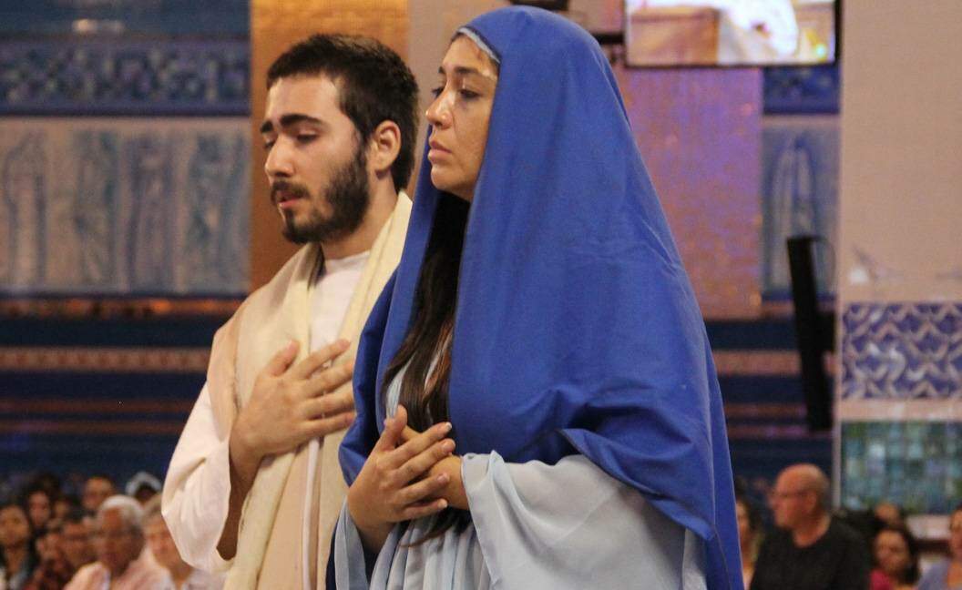 Quarta-feira Santa: Jesus, carregando a Cruz, encontra-se com Maria