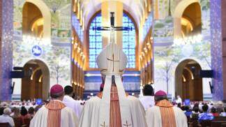 Bispos durante Missa em Aparecida