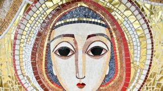Virgem Maria retratada na Fachada Sul