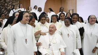 papa francisco e freiras 2024