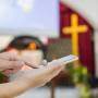 Pode o católico usar o celular na Missa?