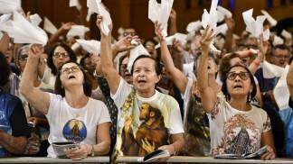 Devotas louvando na Novena da Padroeira 2022