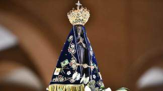 Imagem de Nossa Senhora Aparecida na Novena Solene