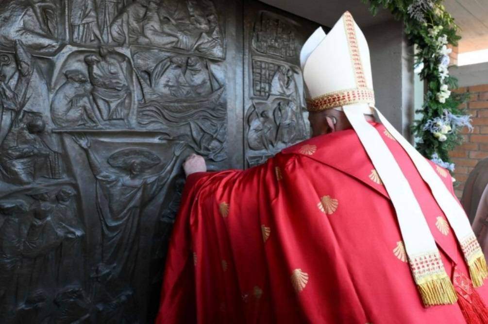 Papa abre Porta Santa em penitenciária