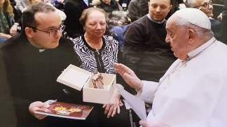 Padre Thiago Guimarães com o Papa Francisco 