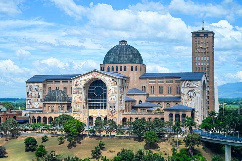 Fachada Leste – E Deus viu que era bom!