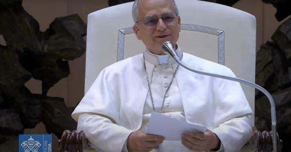 Papa Leão XIV propõe desarmar as palavras em audiência com jornalistas