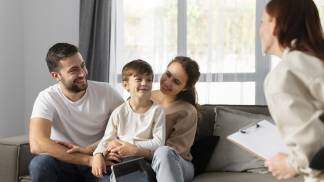 Família contratando seguro de vida