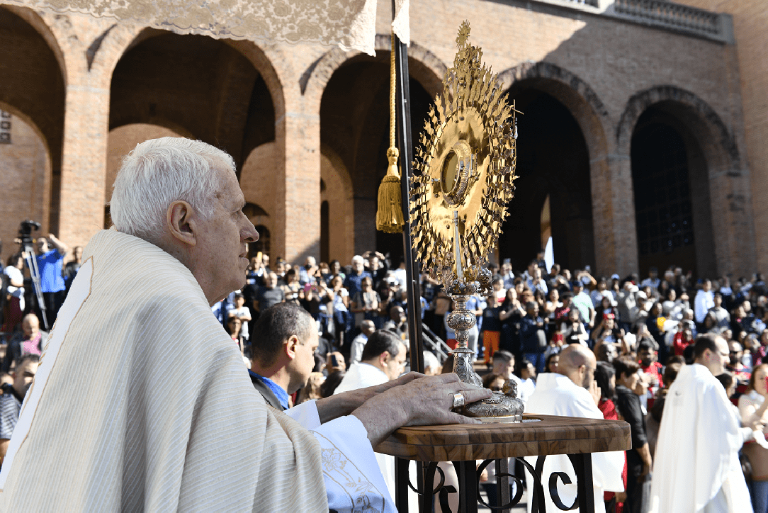 Maria e a primeira procissão de Corpus Christi