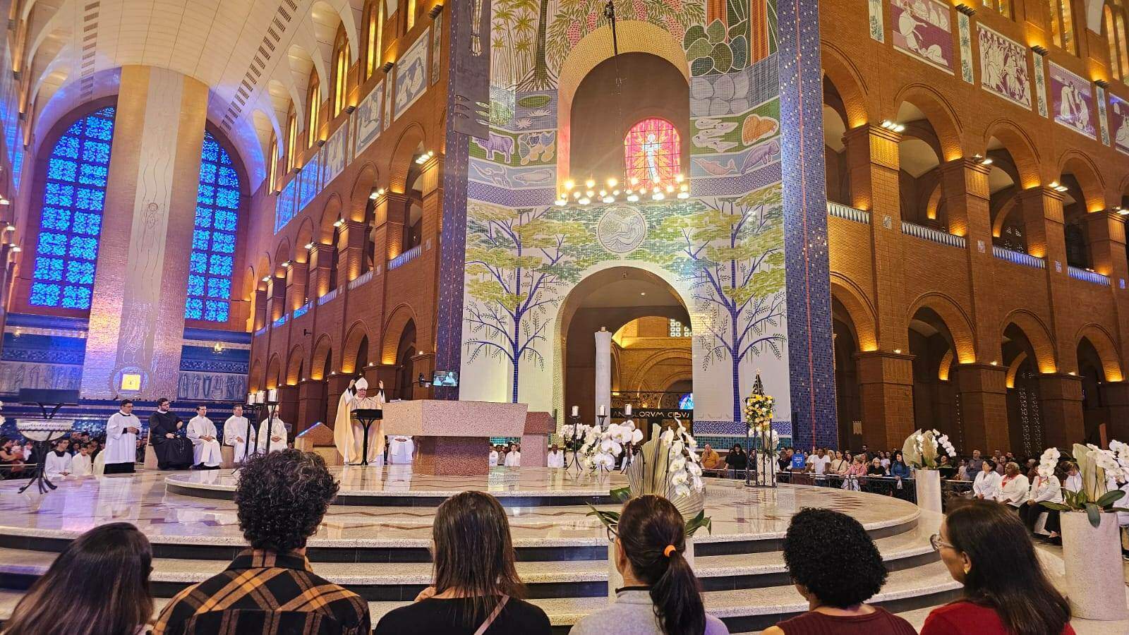 Dom Ricardo Hoepers presidiu Missa em comemoração aos 40 anos do Serviço Pastoral dos Migrantes Dom Ricardo Hoepers presidiu Missa em comemoração aos 40 anos do Serviço Pastoral dos Migrantes