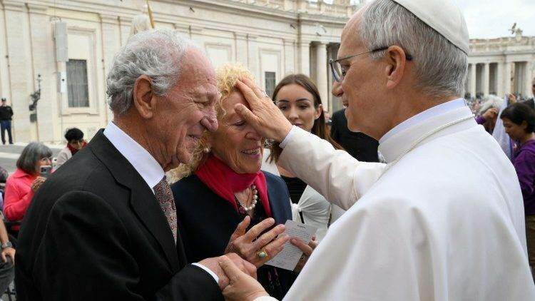 Aos avós, Papa Leão XIV pede “revolução da gratidão”